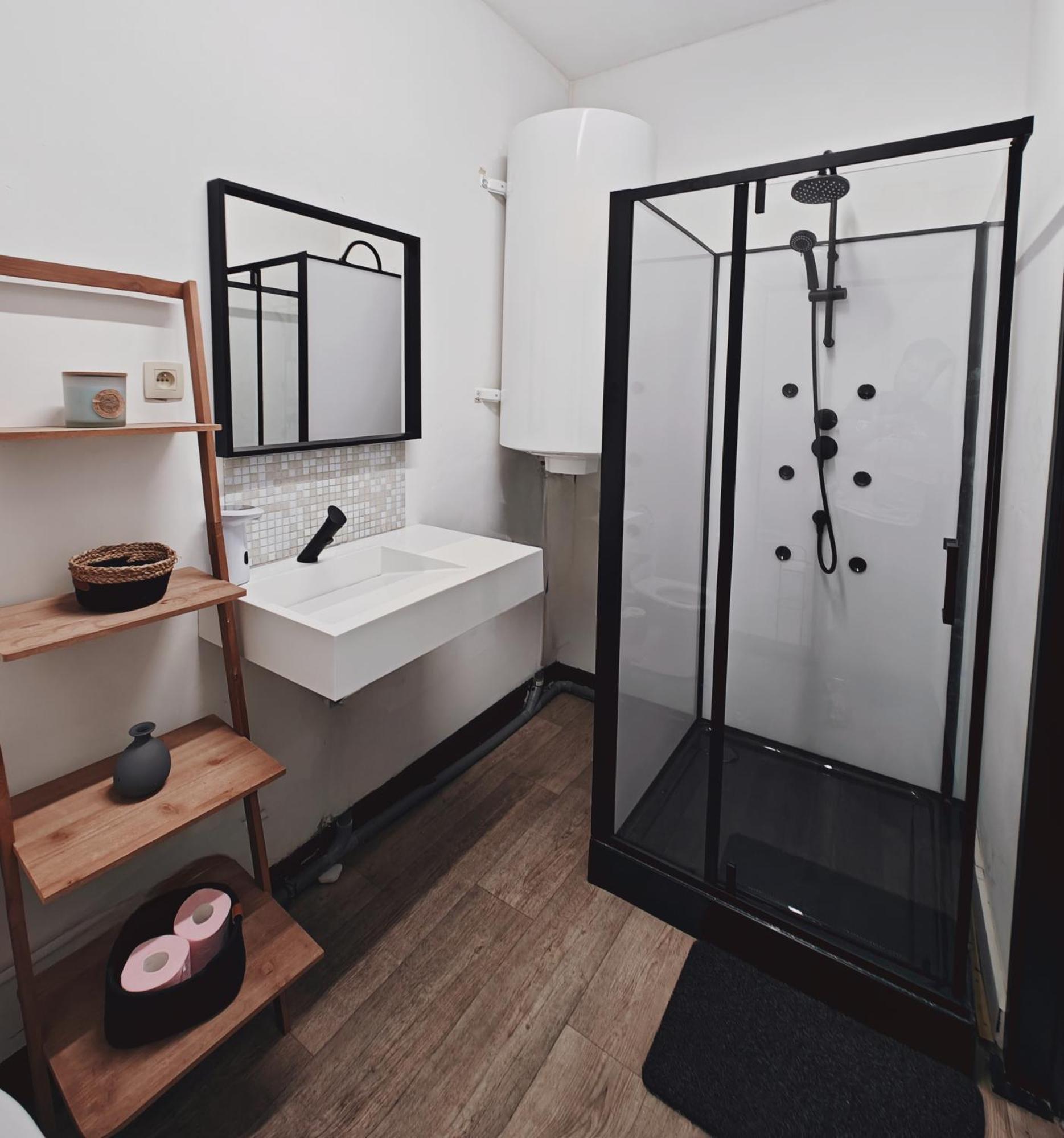 Private Room In Center Of Σαρλρουά Εξωτερικό φωτογραφία